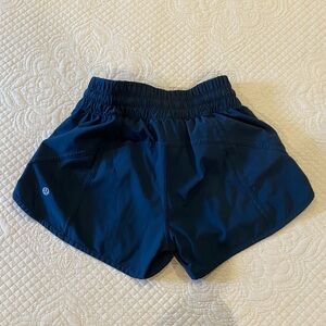 Lululemon NAVY Tracker Short V 4”. Excellent Condition